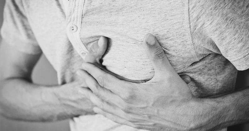 Comment utiliser une bouillotte au lit, pour les règles ou contre les douleurs