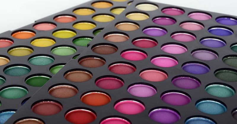 Rose poudree : la couleur tendance qui adoucit votre style