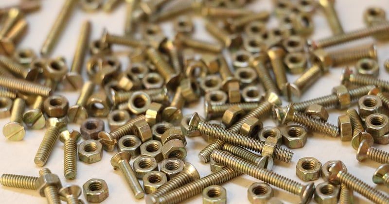 Quel sens pour dévisser ? Le geste simple qui évite les erreurs