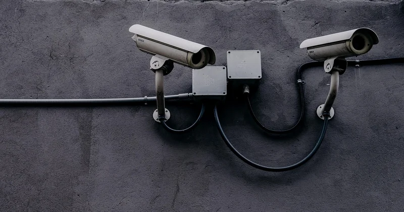 Filmer et signaler un marquage suspect : ce que dit la loi