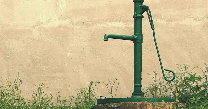 Comment enlever l'air dans une pompe à eau ?